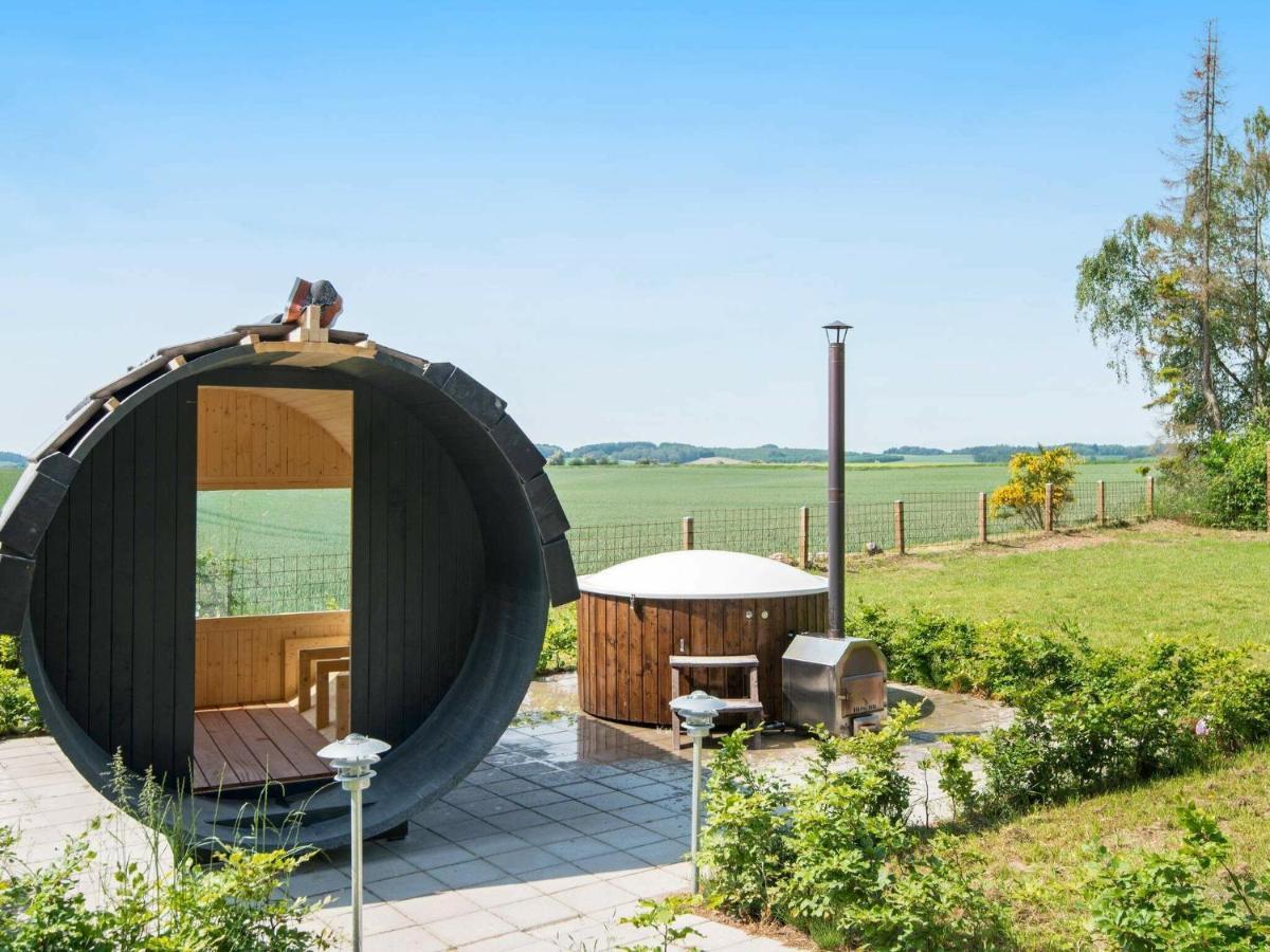 10 Person Holiday Home In Glesborg Room photo